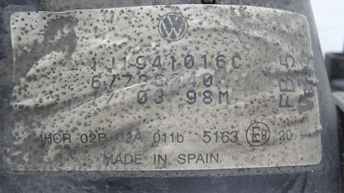 VW Golf IV Hauptscheinwerfer Frontscheinwerfer rechts 1J1941016C 67736940 Bj98