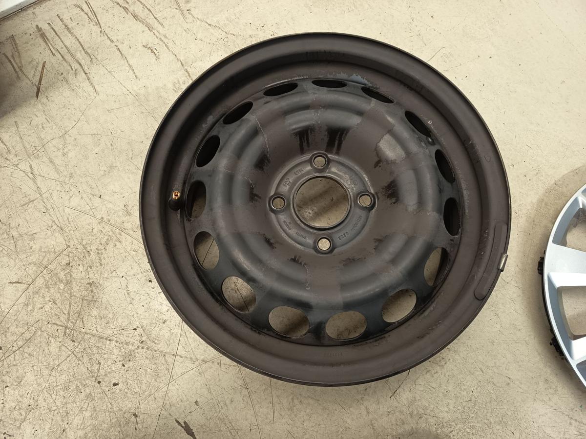 Opel Corsa F / Peugeot 208 Satz Stahlfelgen 6,5x15 ET32 mit Radzierblenden