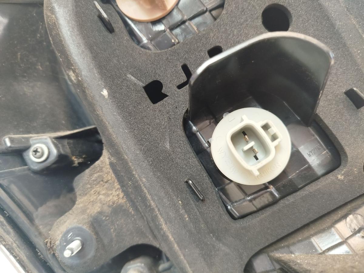 Toyota IQ Typ AJ R&uuml;ckleuchte rechts R&uuml;cklicht Heckleuchte Schlussleuchte