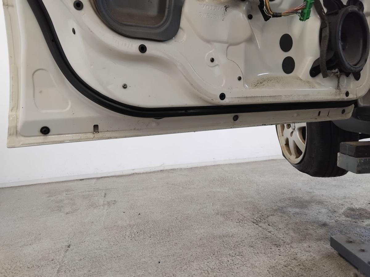 Volvo V70 II Kombi T&uuml;r vorn links Fahrert&uuml;r weiss White Solid BJ2002