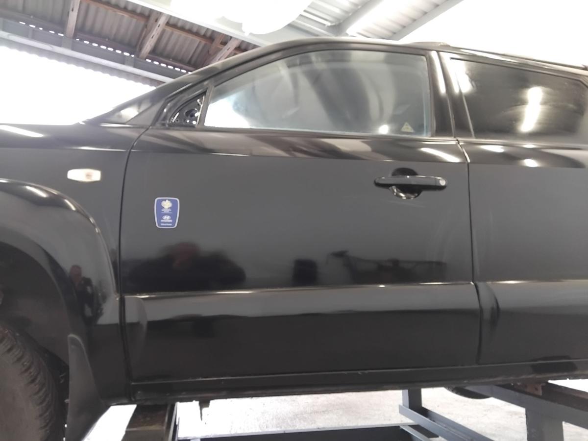 Hyundai Tucson JM T&uuml;r vorn links Fahrert&uuml;r schwarz EB mit Beplankung BJ2006