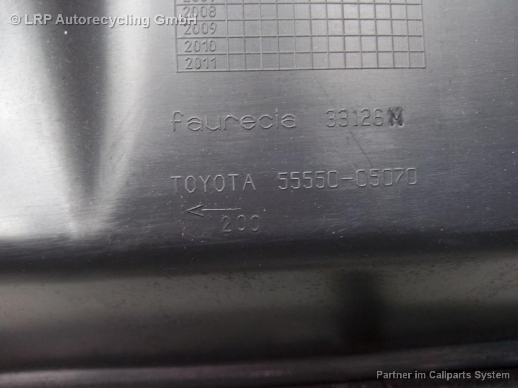 Toyota Avensis T25 BJ2004 Handschuhfach 5555005070