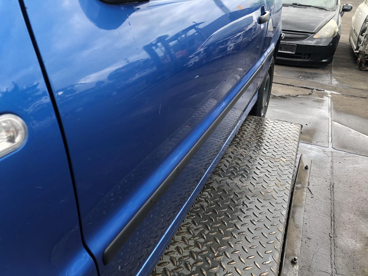 VW Polo 6N2 original Tür links Fahrer A5M Mercatoblau Bj 2001