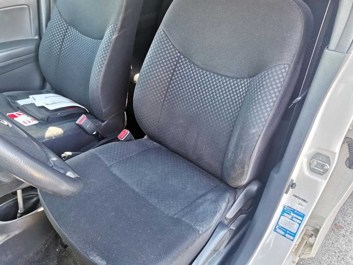 Daihatsu Materia M4 Fahrersitz Sitz Autositz Stoff vorn links Höhenverstellung