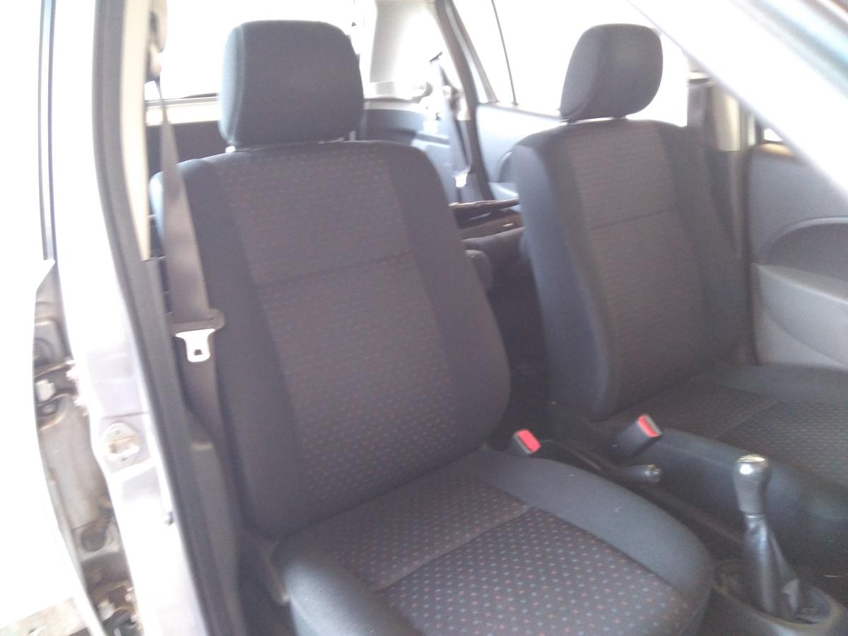 Daihatsu Sirion M300 original Sitz vorn rechts Beifahrersitz Stoff schwarz mit Muster Bj.2009