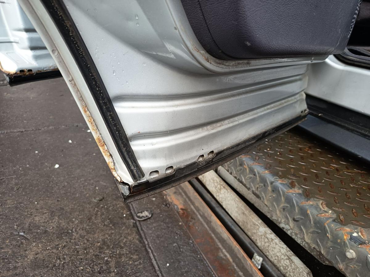 Mercedes V168 Mopf original T&uuml;r hinten links Fond lang 761 Polarsilber Bj 2001