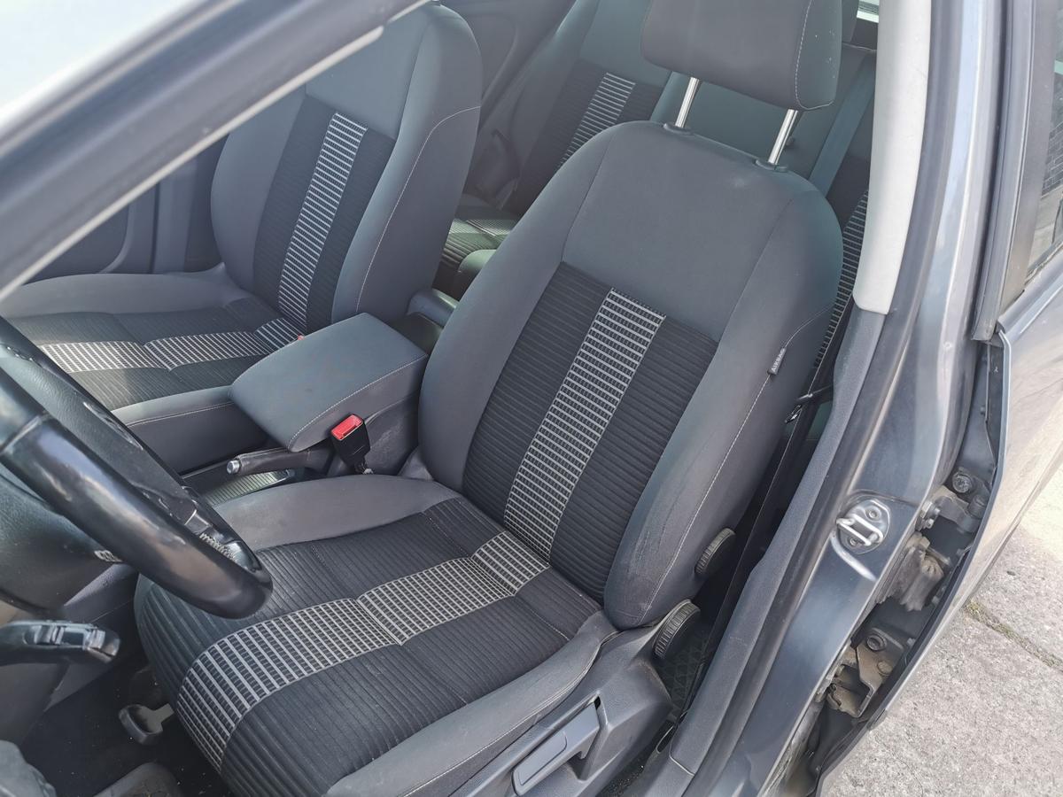 VW Golf Plus 5M Sitz Fahrersitz Autositz vorn links Stoff TEXT BILDER