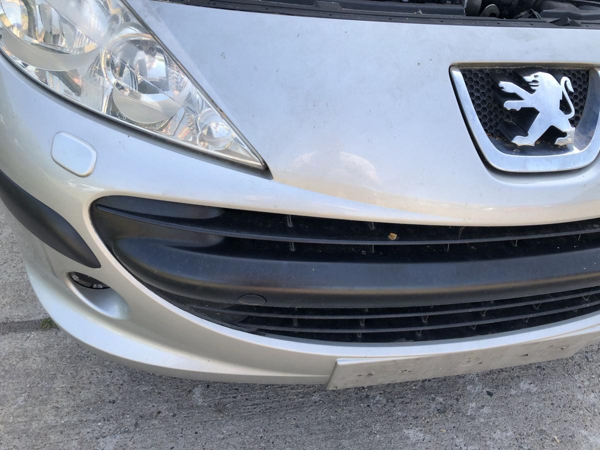 Peugeot 207 SW Typ WE Sto&szlig;f&auml;nger vorn Frontsch&uuml;rze mit Nebel und SRA bsi 2009