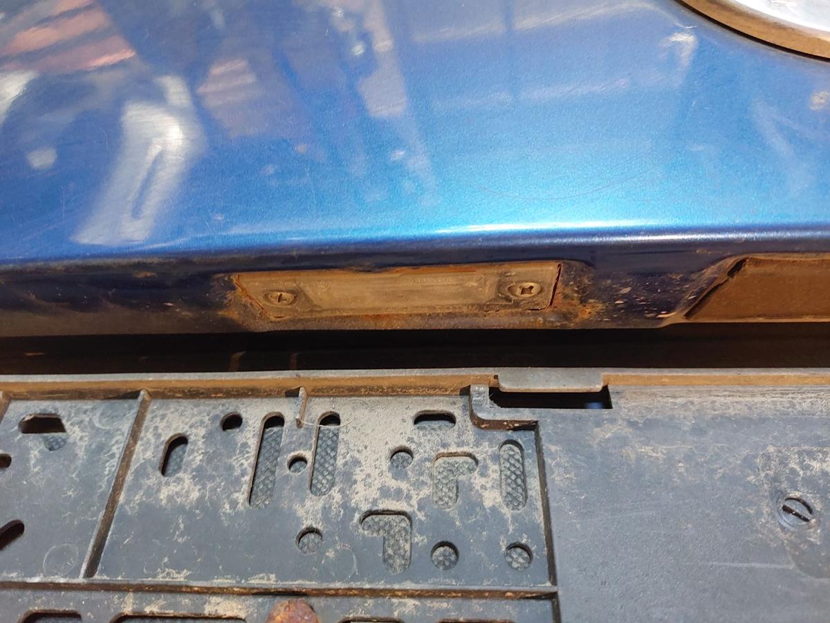 VW Touran 1T Heckkklappe mit Heckscheibe Anrostungen LC5C Biscay Blue perl