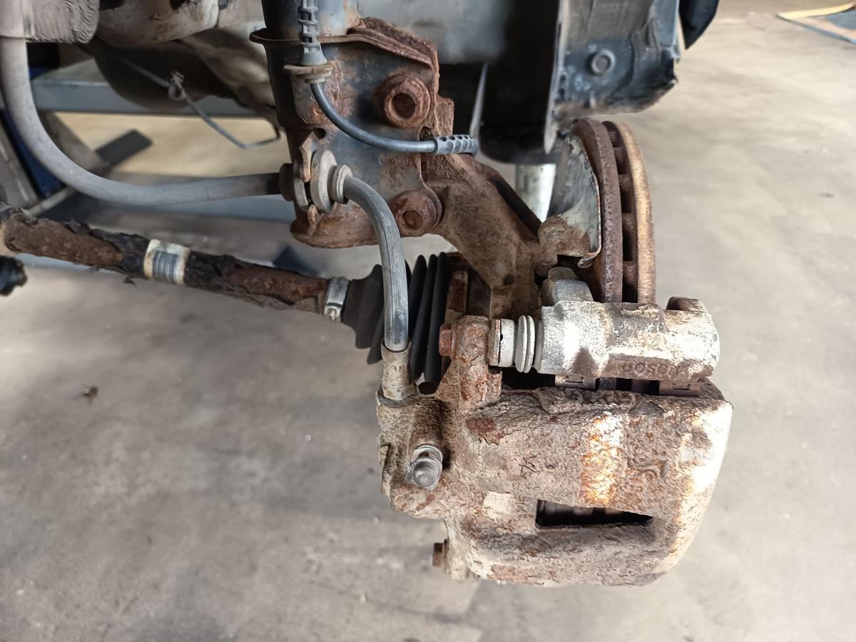 Opel Corsa D original Achsschenkel vorn links ohne Bremsanlage 150tk Bj 2007