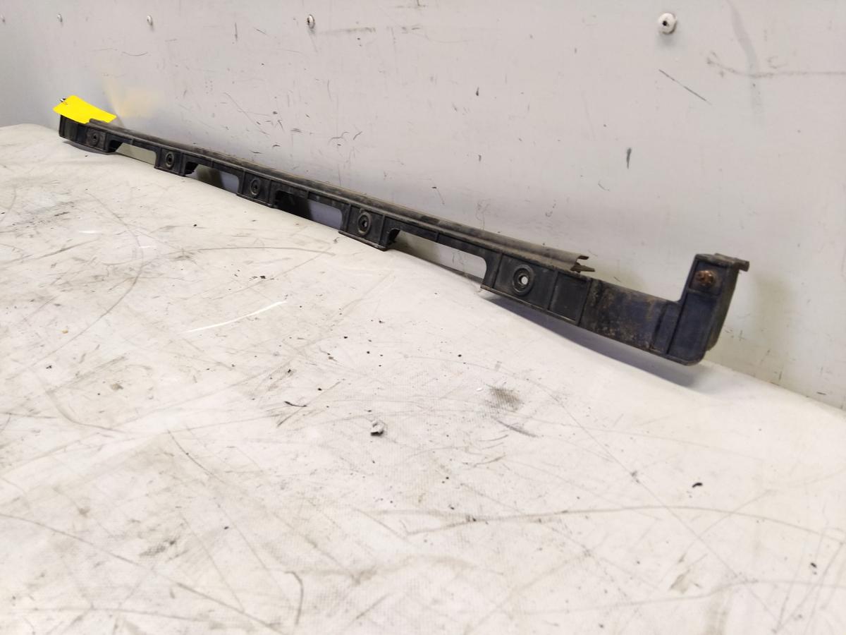 VW Fox 5Z original F&uuml;hrung Halter Sto&szlig;f&auml;nger Sto&szlig;stange hinten mitte Bj.2005