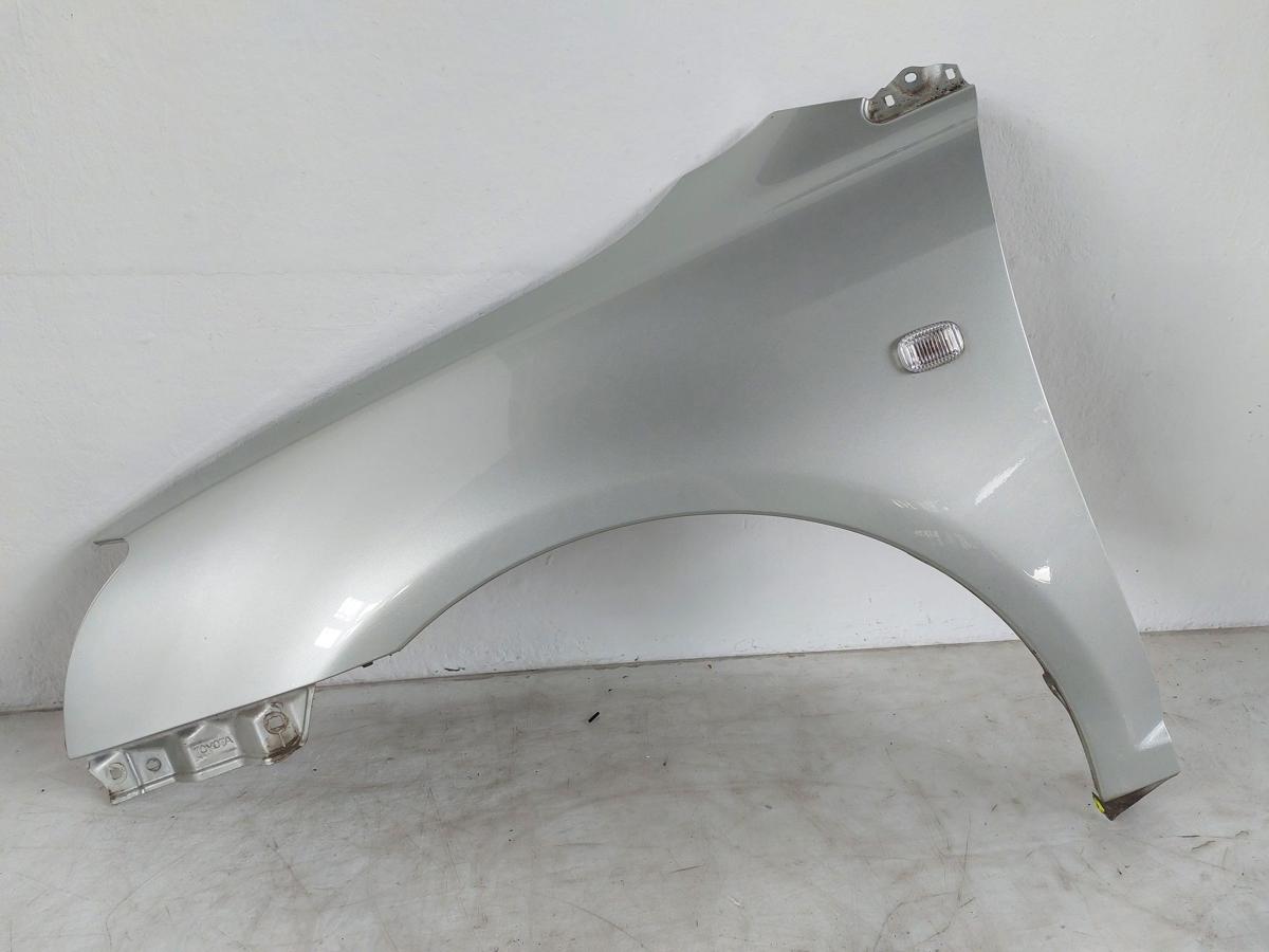 Toyota Avensis T25 Kotflügel Fender Seitenwand vorn links 1C0 Radiant Silver Met