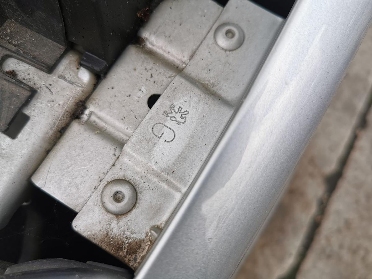 Peugeot 1007 K Kotflügel Fender Seitenwand vorn links EZR Aluminiumgrau Met OE