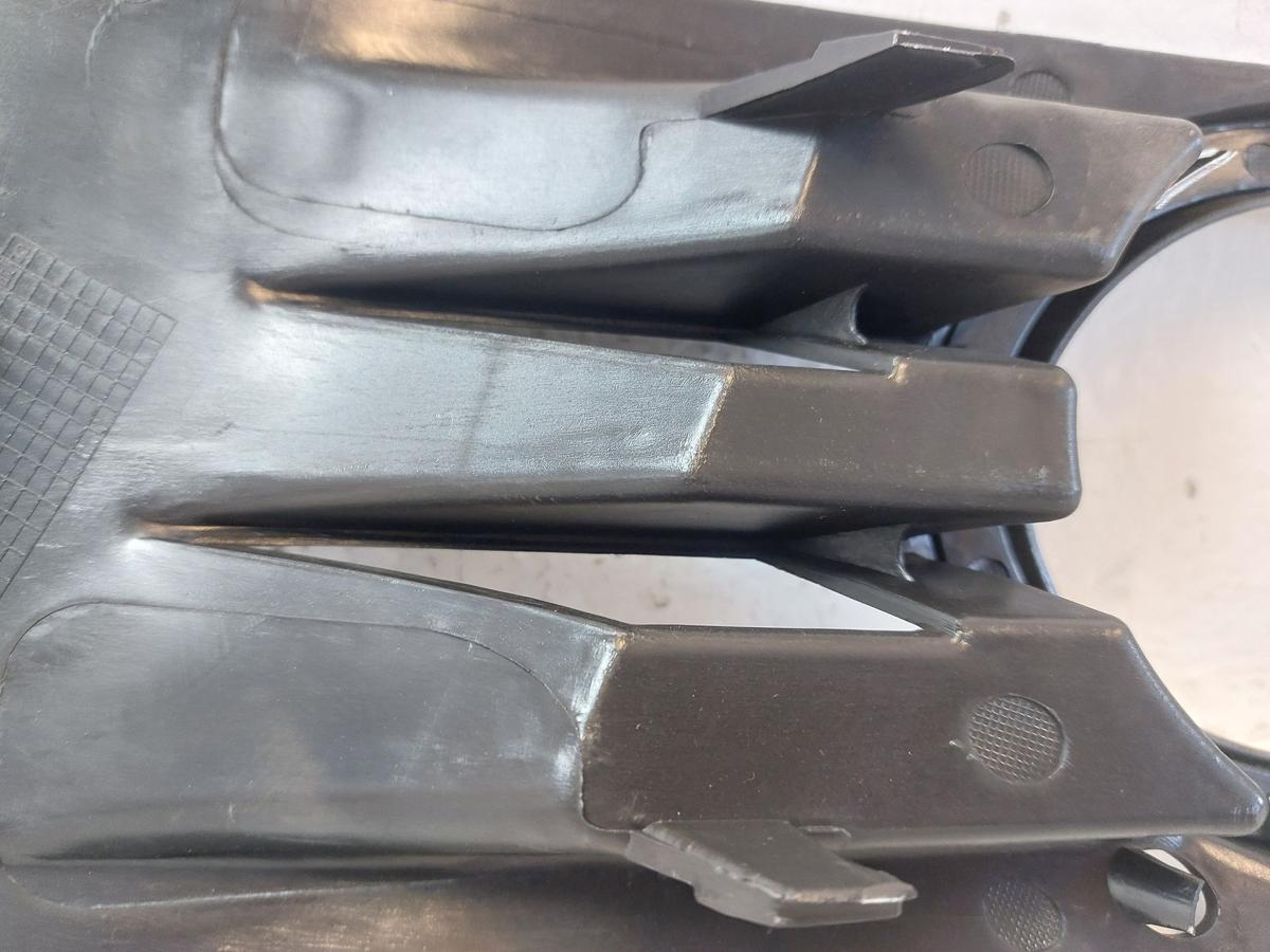 VW Golf 6 VI Gitter vorn rechts Stoßfänger Nebelscheinwerferabdeckung