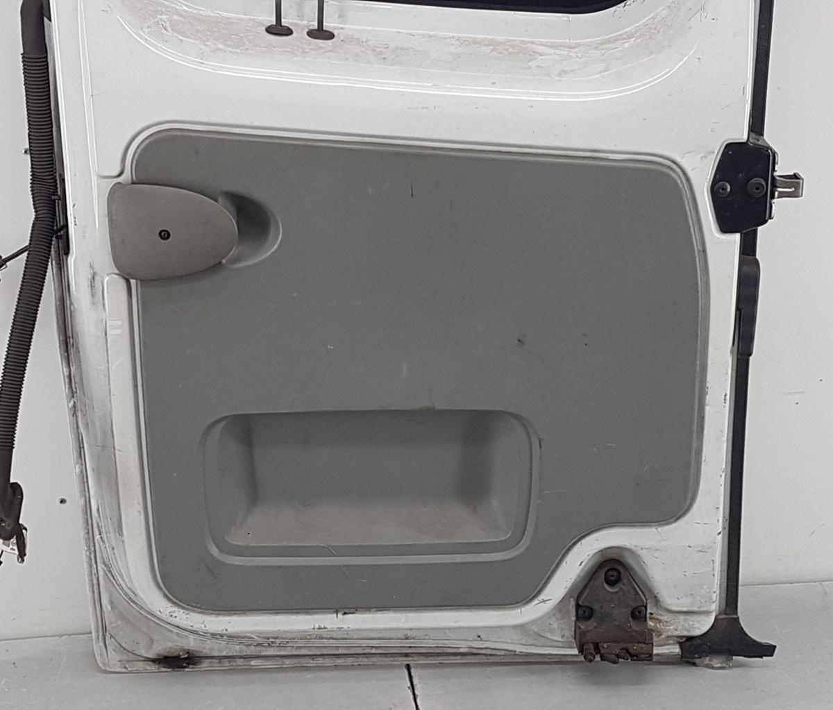 Opel Vivaro Heckflügeltür rechts in 10U Casablancaweiss Bj2007