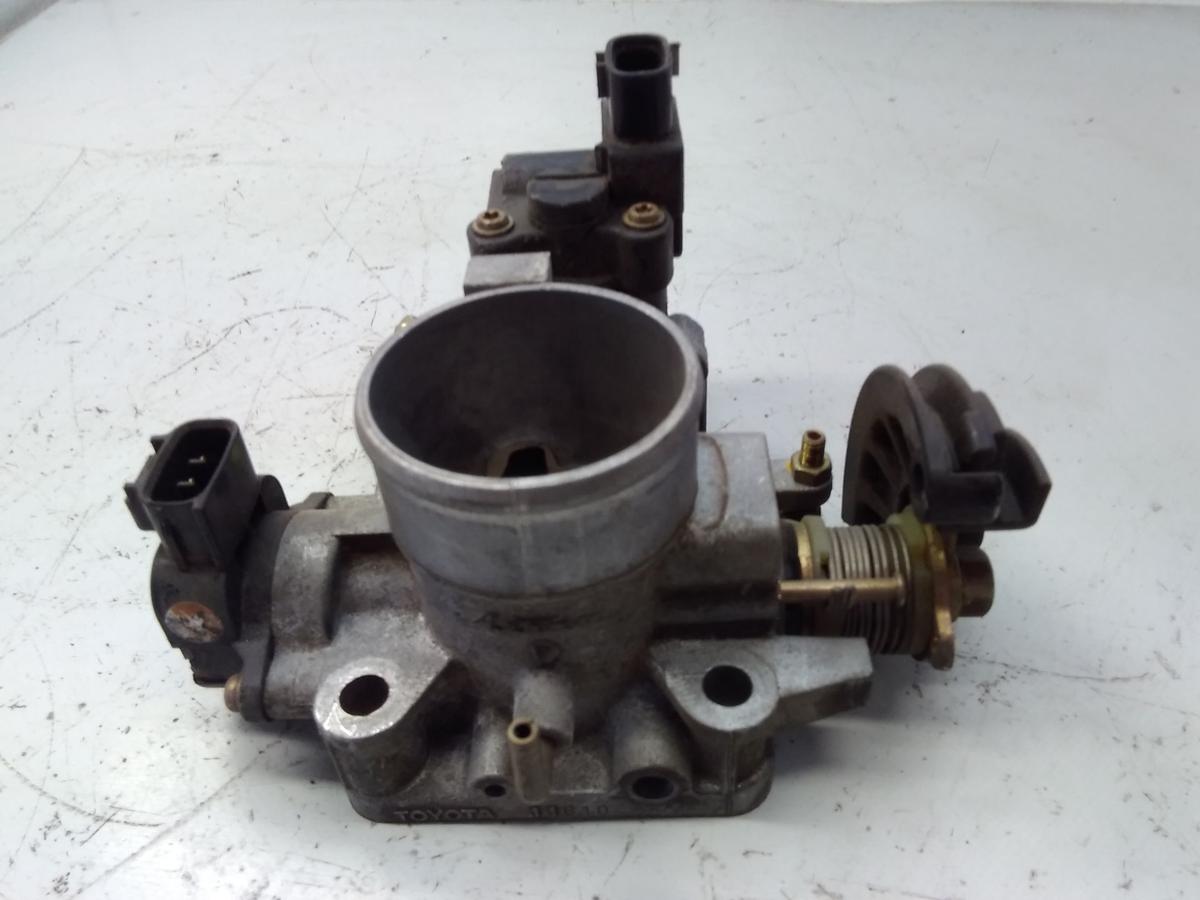 Toyota Corolla E11 BJ1999 original Drosselklappe 116109A19 1.4 63kw 4E-FE