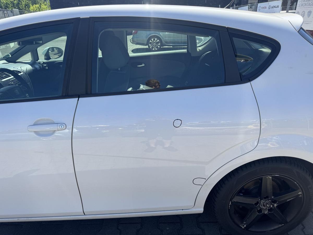 Seat Leon 1P original T&uuml;r hinten links LB9A Candyweiss Rohbau Bj.2010