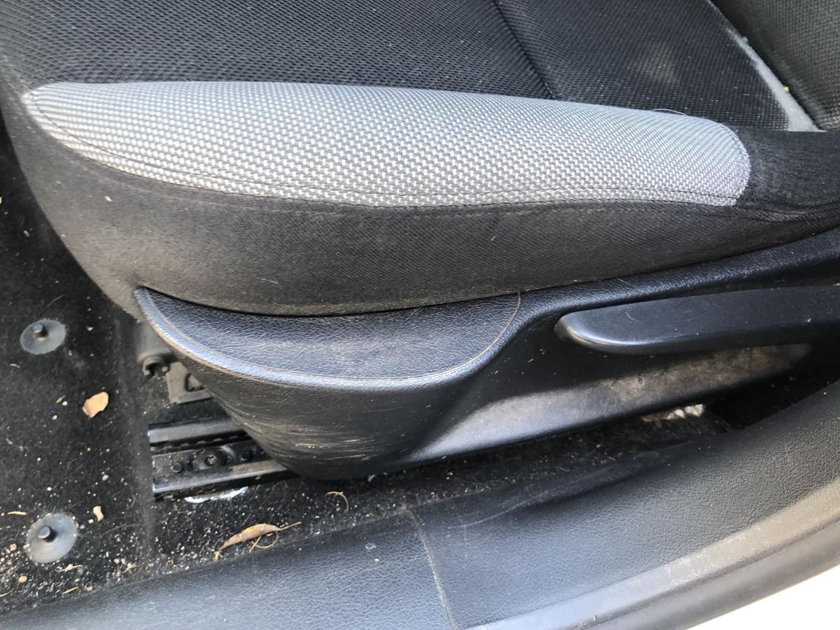Peugeot 207 WA WC Sitz vorn links Fahresitz nur f&uuml;r 5 t&uuml;rer Stoffsitz Autositz