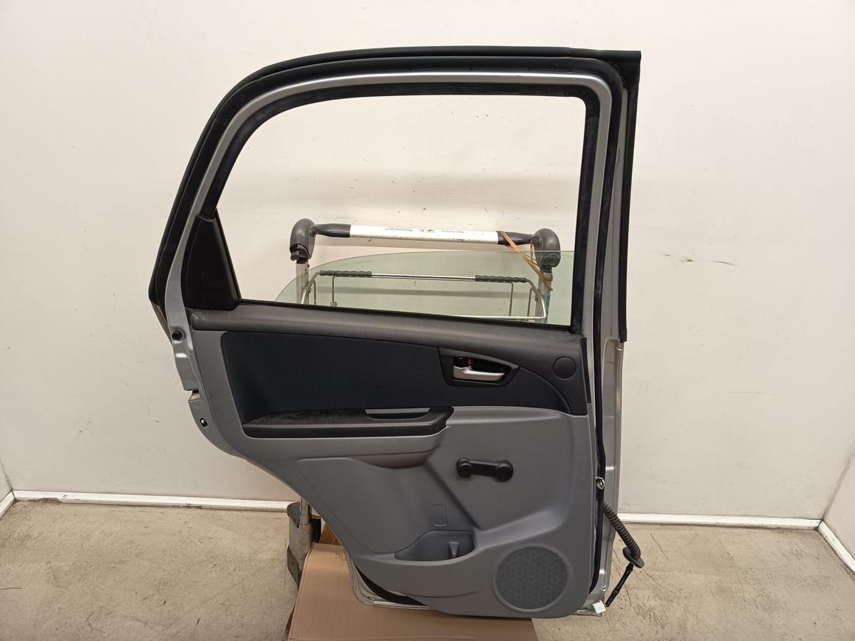 Suzuki SX4 5trg original T&uuml;r hinten links Fond ZCC Silky silver Bj 2007