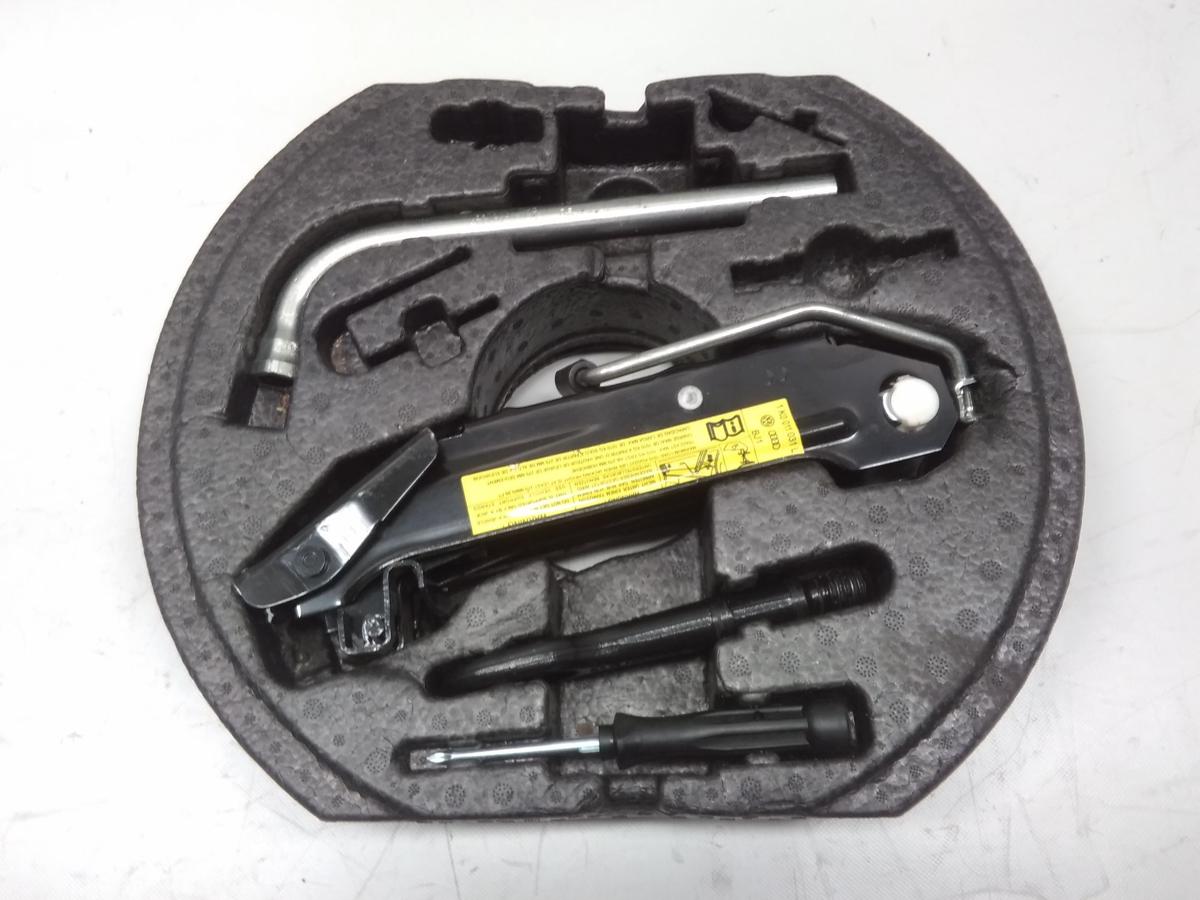 VW Golf 6 original Wagenheber Abschlepp&ouml;se Schaumstoffbox 1K0011031L BJ2009