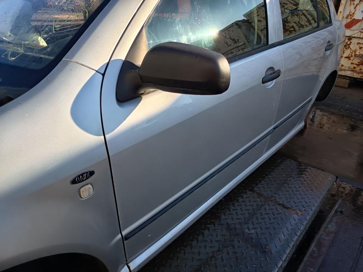 Skoda Fabia 6Y original T&uuml;r vorn links Fahrer F7T Diamantsilber Bj 2002