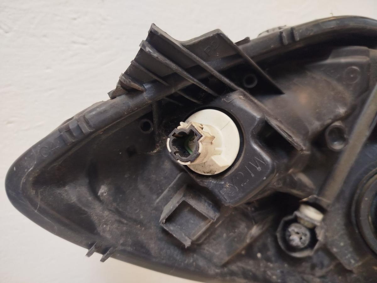 Toyota Yaris XP9 Hauptscheinwerfer Frontscheinwerfer vorn links Frankreich TEXT