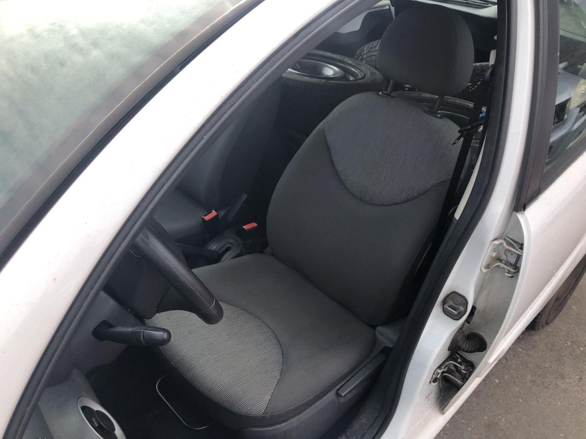 Citroen C3 Typ F Sitz vorn links Fahrersitz Stoff ohne Heizung