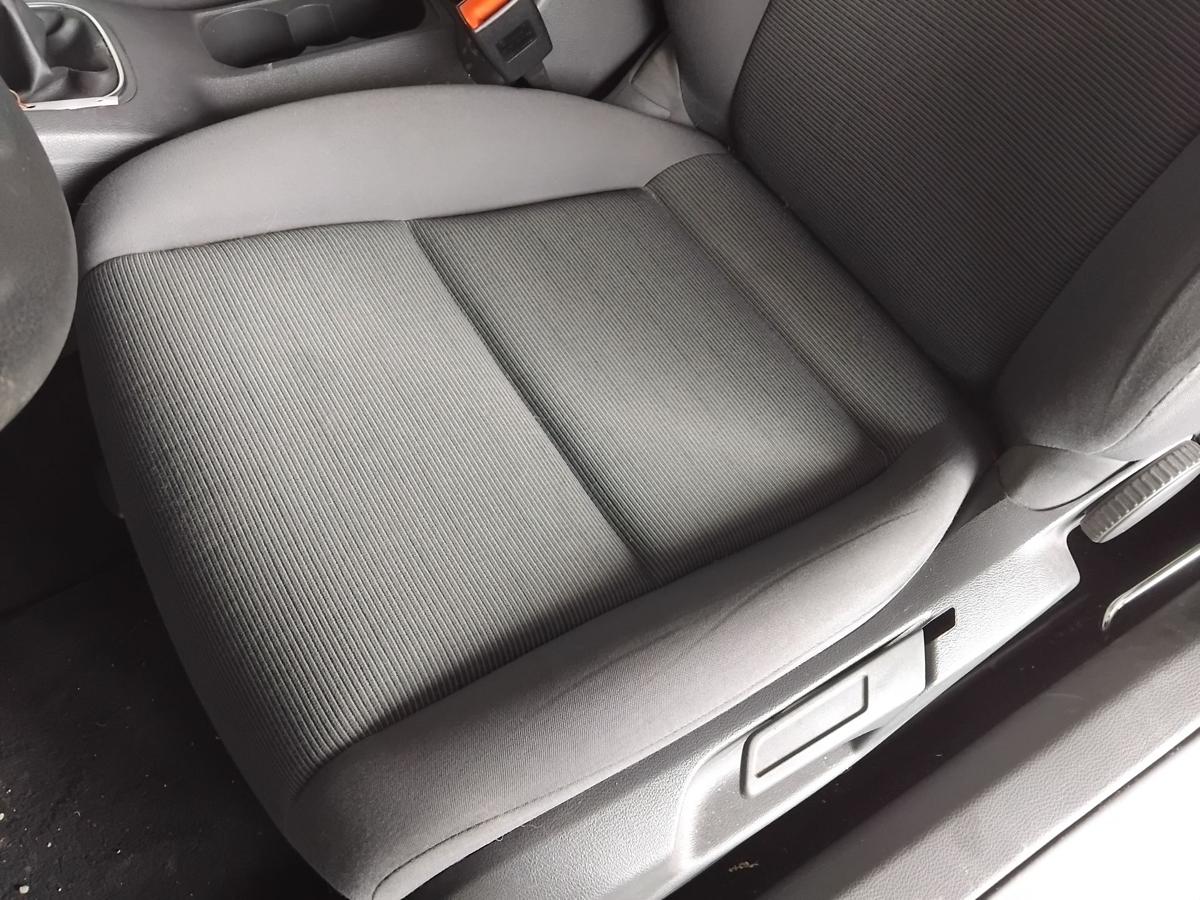 VW Golf 5 1K 3 türig Sitz vorn links Fahrersitz Stoff dunkelgrau BJ2008