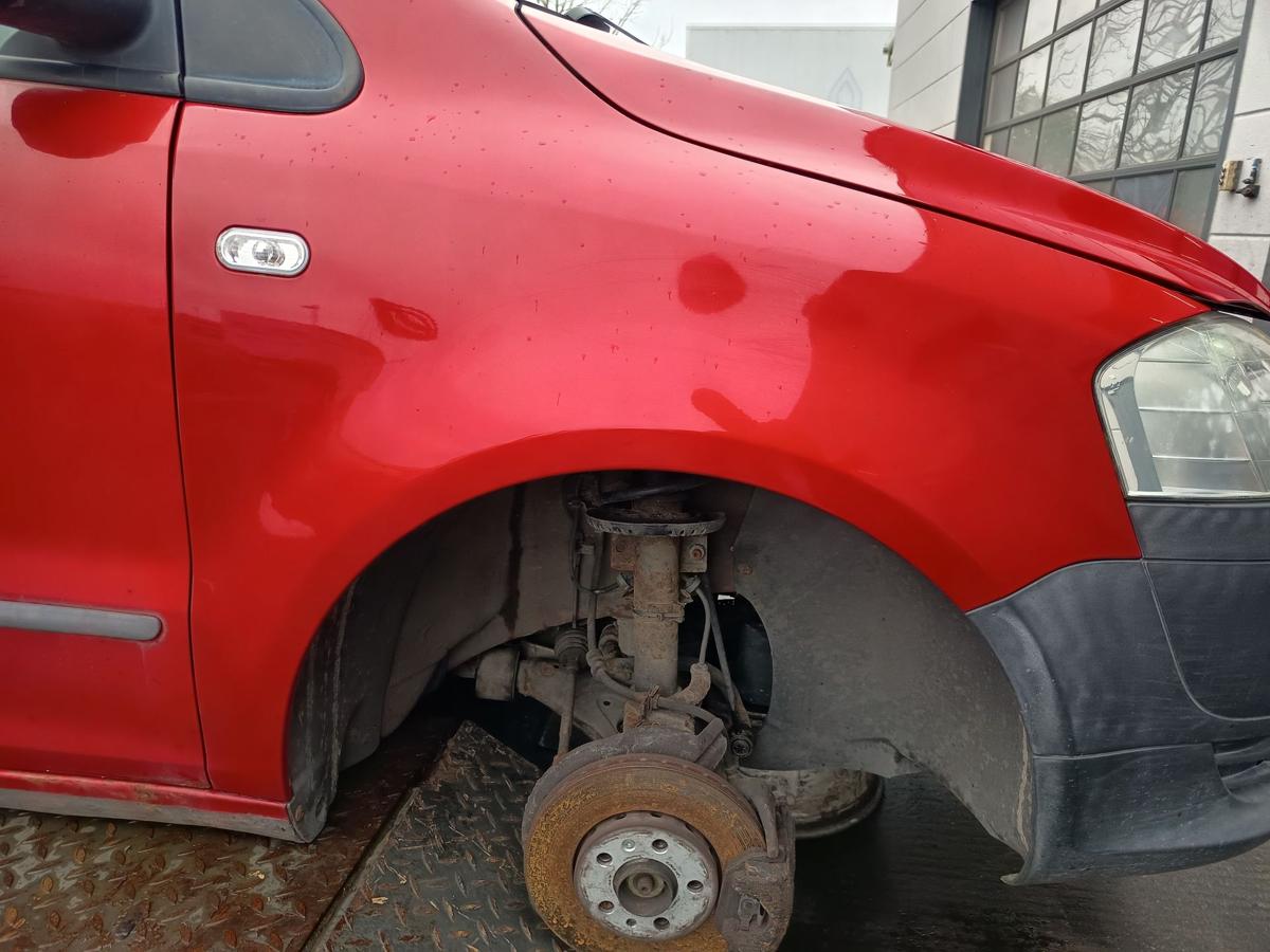 VW Fox original Kotfl&uuml;gel rechts Front Y3D Tornadorot Baujahr 2007