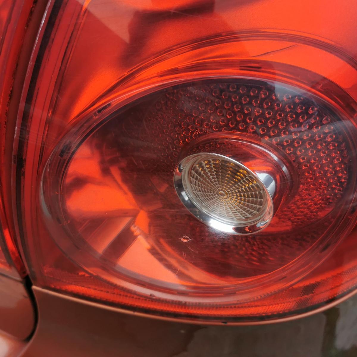 VW Golf V 5 1K Rückleuchte Schlussleuchte Lampe hinten aussen rechts 5 Türer