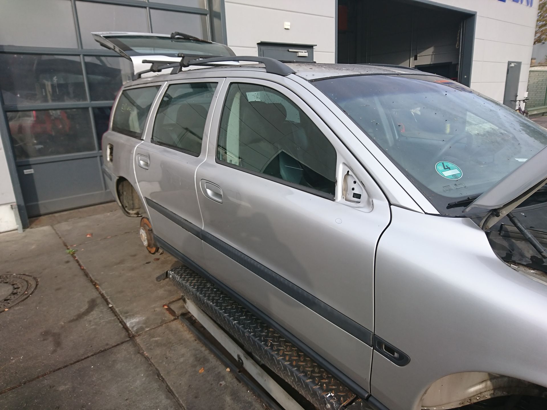 Volvo V70 orig Tür vorn rechts Beifahrertür 426 Silber met Bj 2002