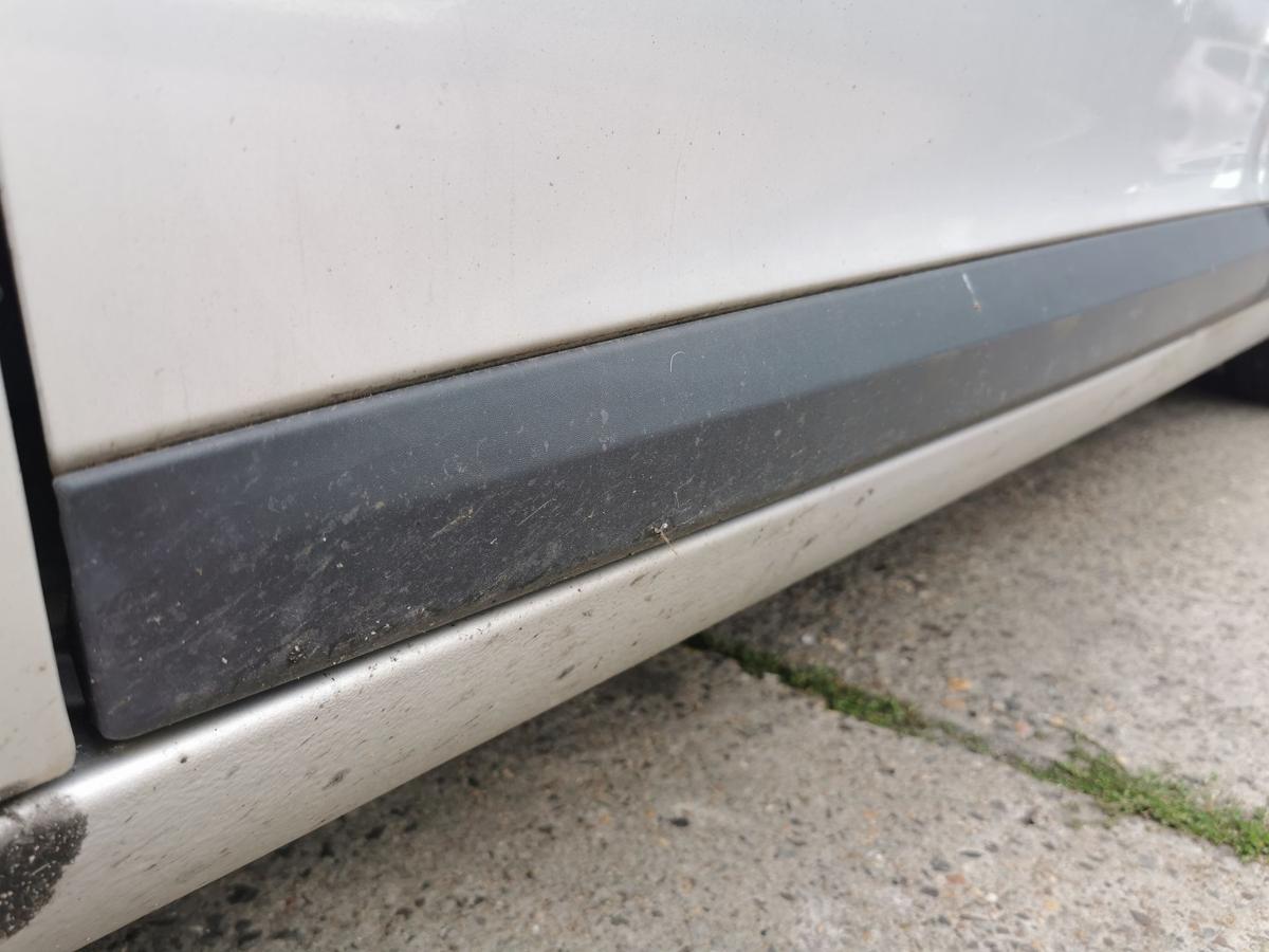 Renault Megane III Z Kombi Fahrertür Tür Autotür Rohbautür vorn links TED69 GREY