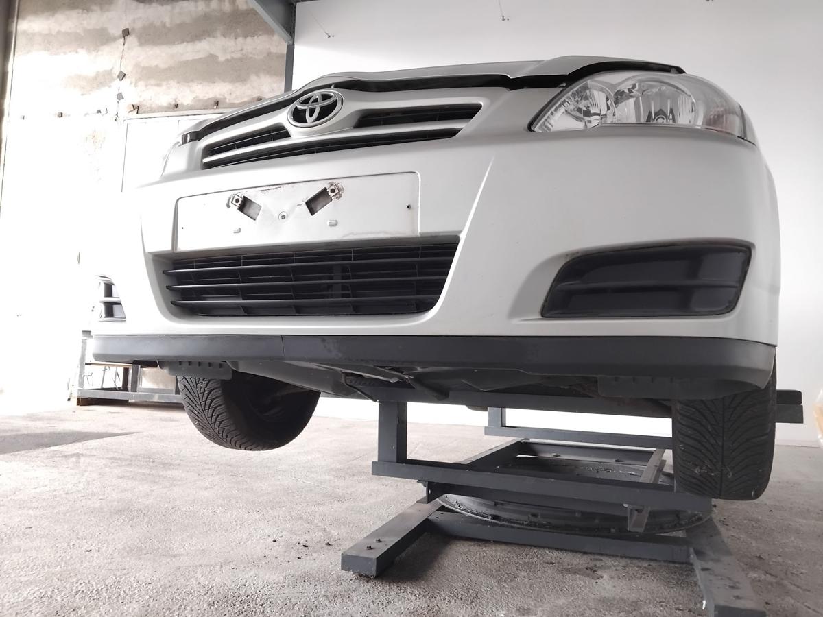 Toyota Corolla E12 Facelift original Stoßstange Stoßfänger vorn BJ2004 1C0 polarsilbermetallic