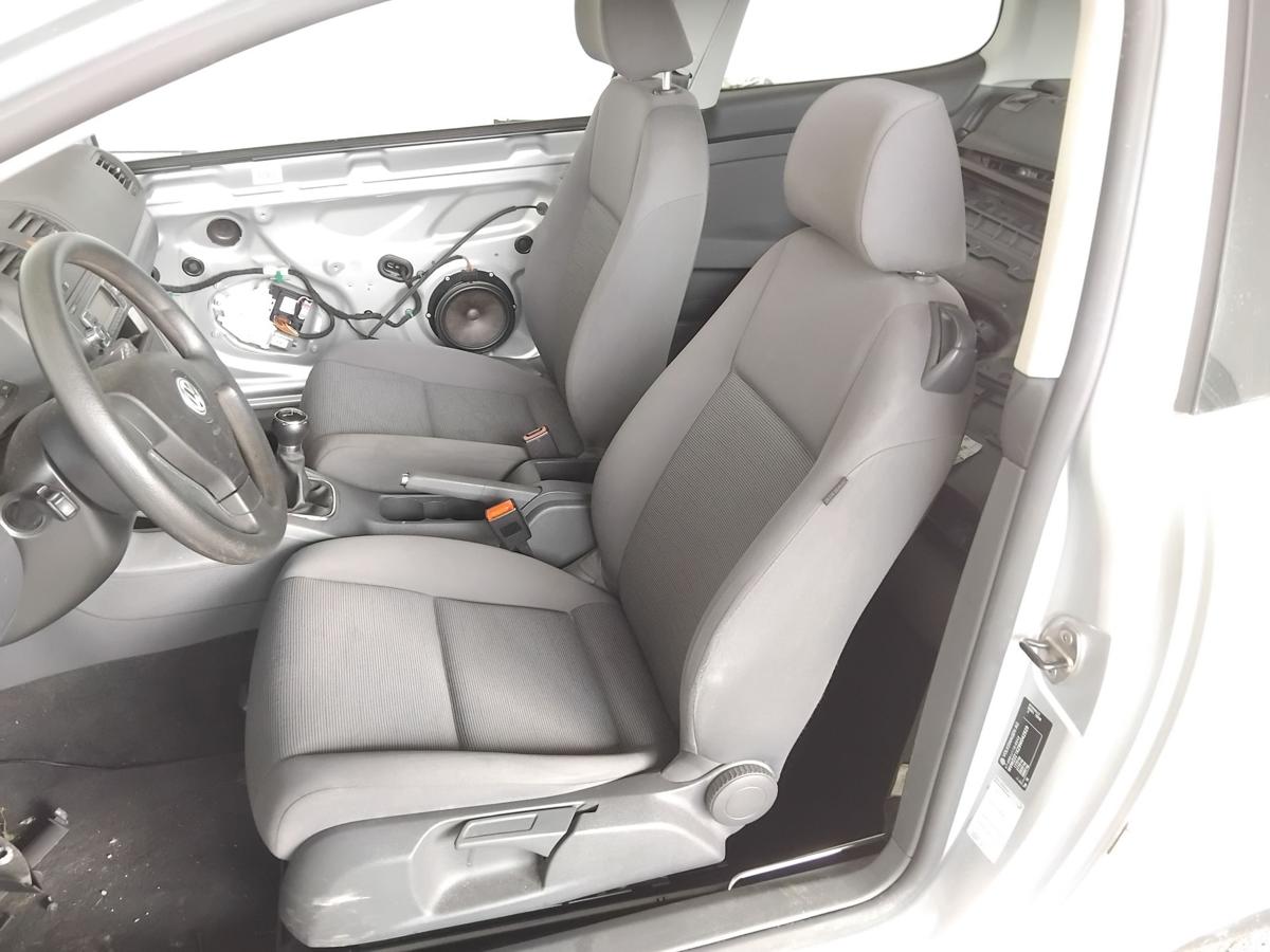 VW Golf 5 1K 3 türig Sitz vorn links Fahrersitz Stoff dunkelgrau BJ2008