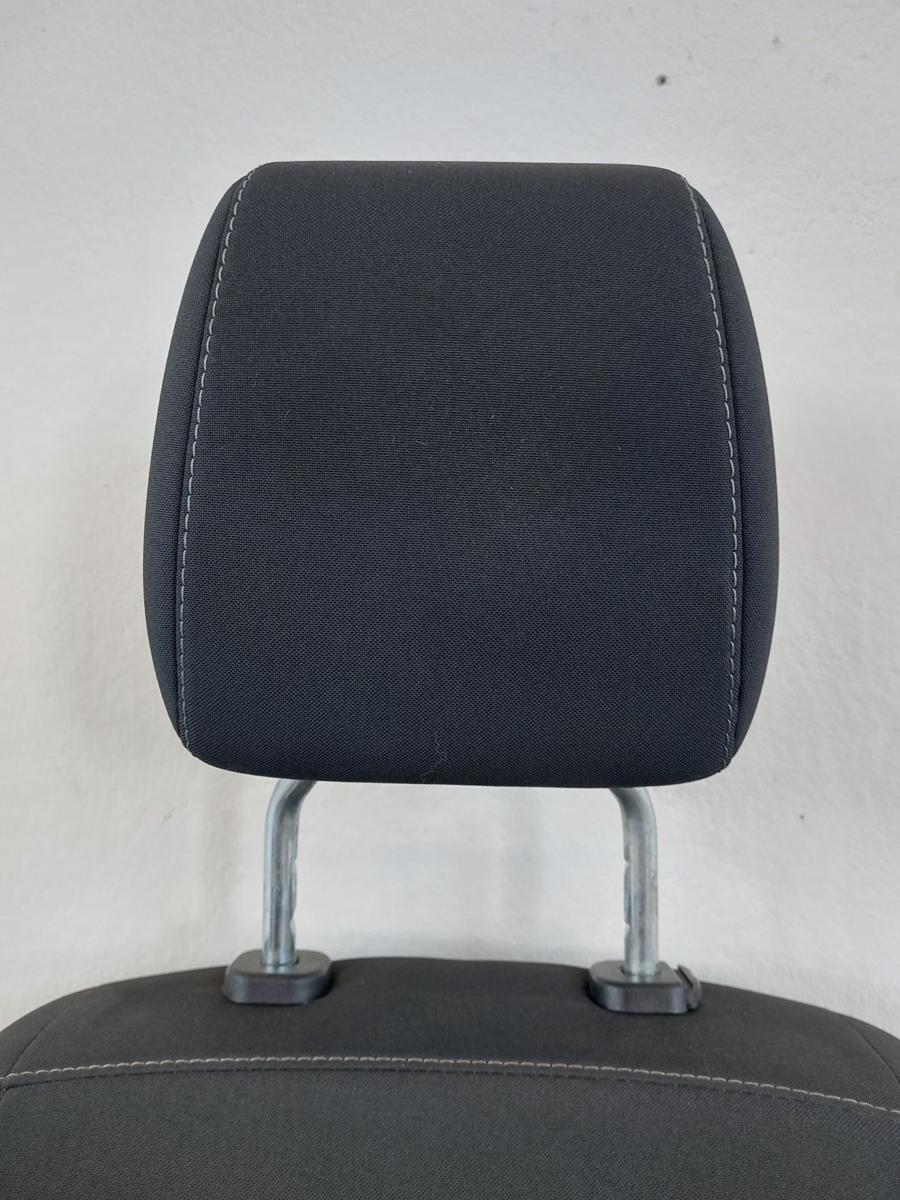 Ford Focus DYB CEW Turnier Sitz vorn links Fahrersitz Stoff ohne Heizung