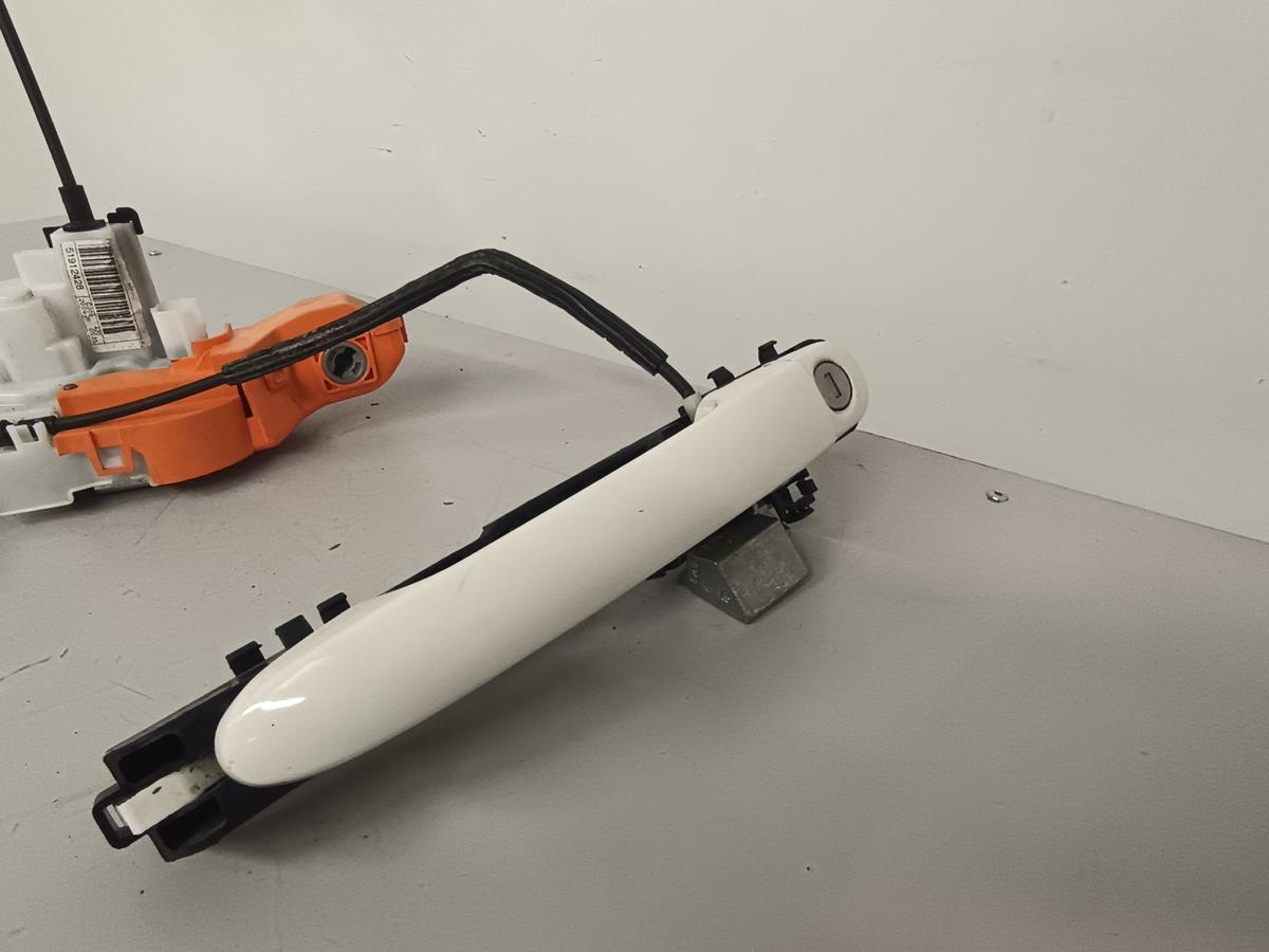 Ford KA RU8 Bj 2010 original Türschloss vorn links mit Außengriff Crystal Weiß