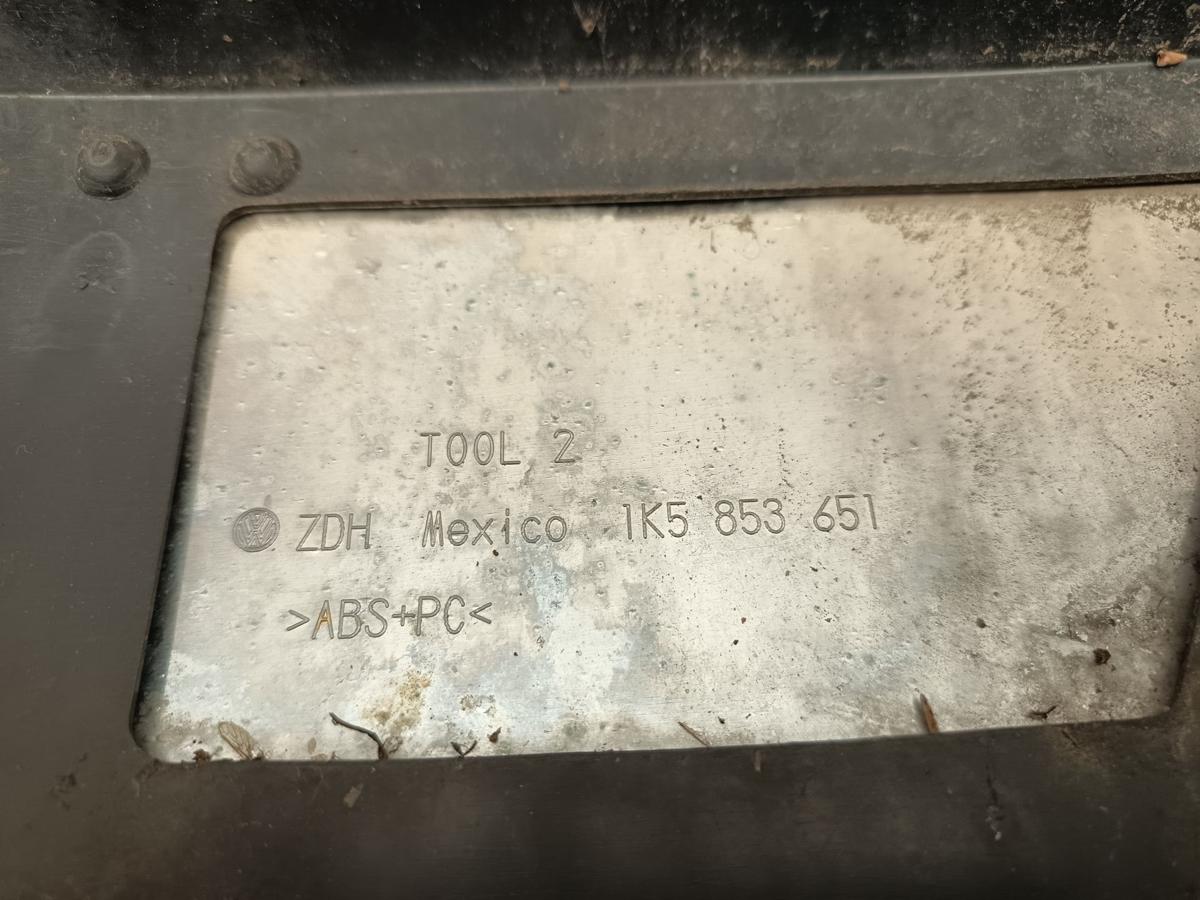 VW Golf V Kombi original K&uuml;hlergrill Chrom Baujahr 2008