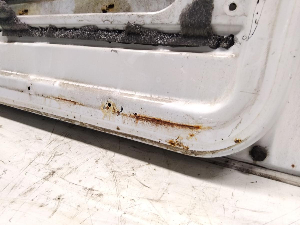 Mercedes Benz Vito 639 T&uuml;r vorn rechts Beifahrert&uuml;r besch&auml;digt Bj.2004 arktikwei&szlig; 9147