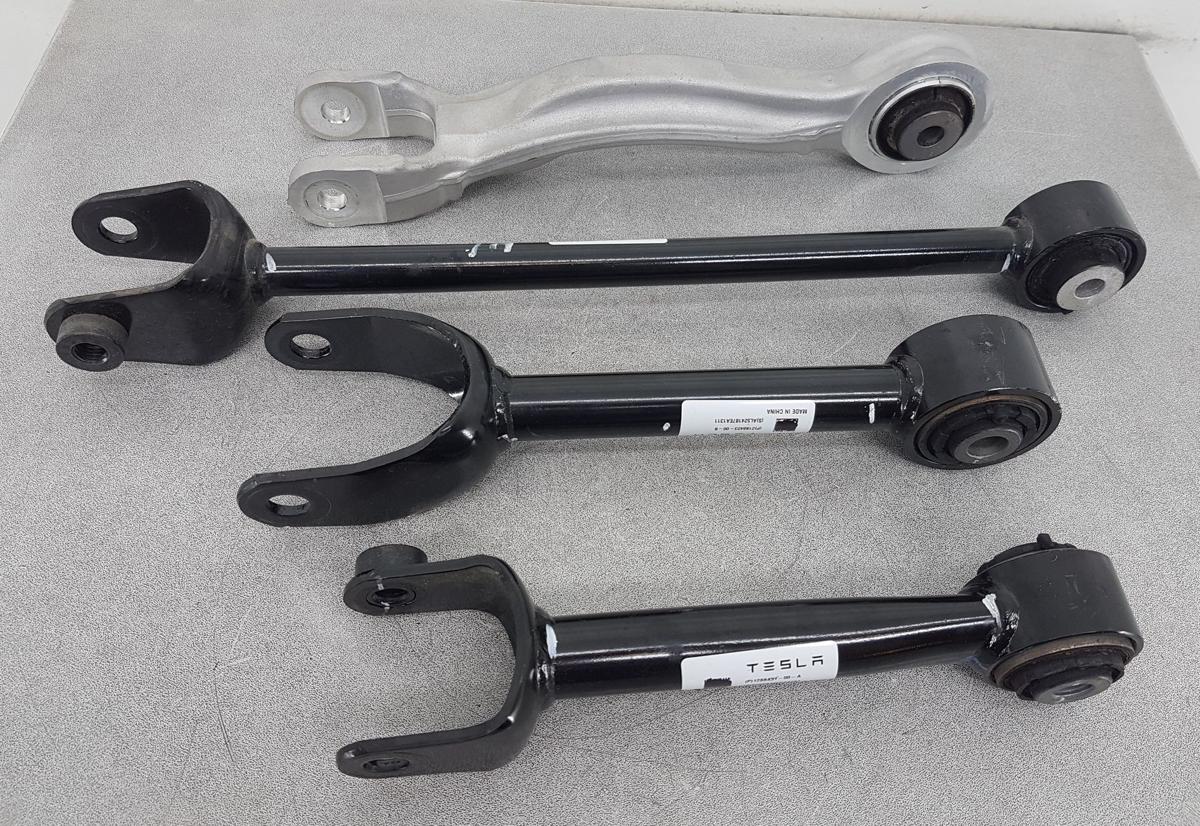 Tesla Model Y Querlenkersatz hinten links Satz Querlenker Bj2025 1288431-00-A