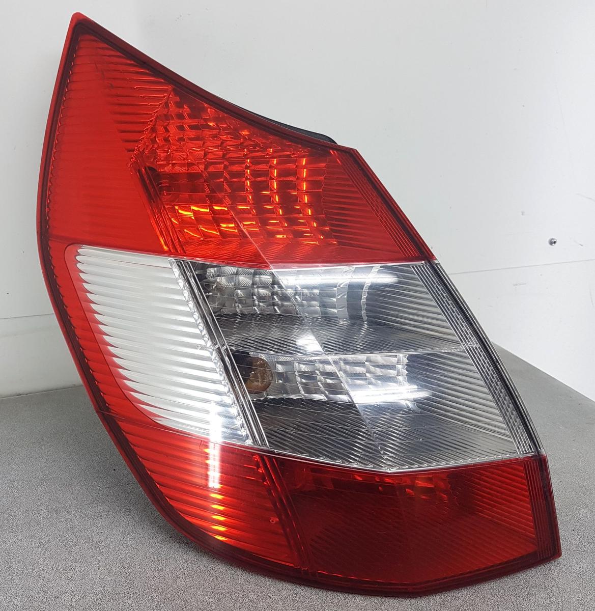 Renault Scenic II Rückleuchte Rücklicht links 8200493374 Bj2005 Modell 05 bis 06