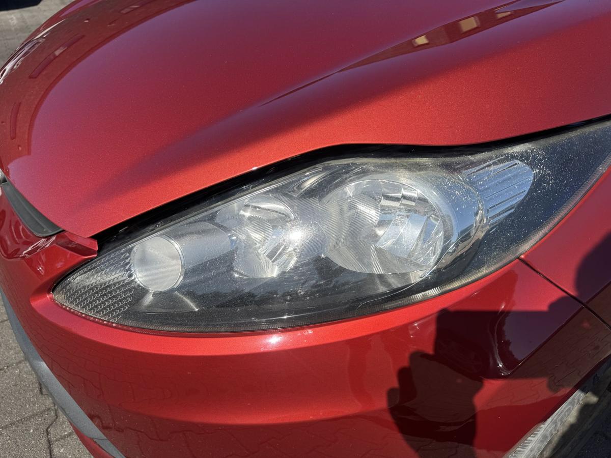 Ford Fiesta JA8 original Scheinwerfer links Halogen Bj.2010