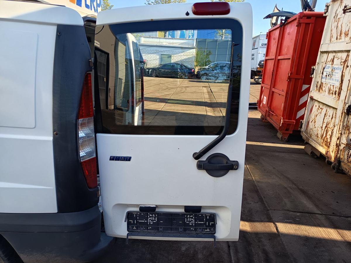 Fiat Doblo Cargo 223 original Heckfl&uuml;gelt&uuml;r links mit Scheibe Wei&szlig; uni Bj 2001