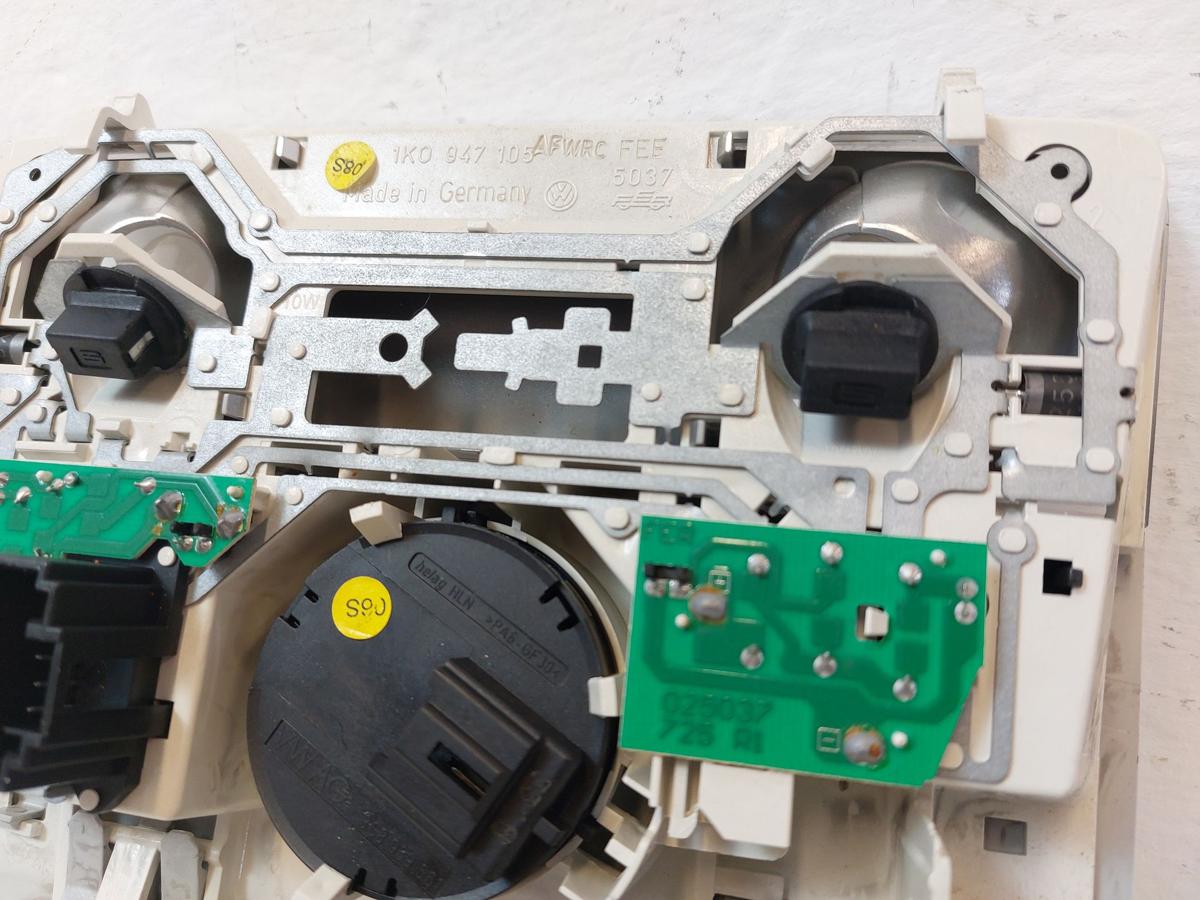 VW Passat CC Innenleuchte vorn Leselampe Innenraumleuchte Scheibedach SOS Taste