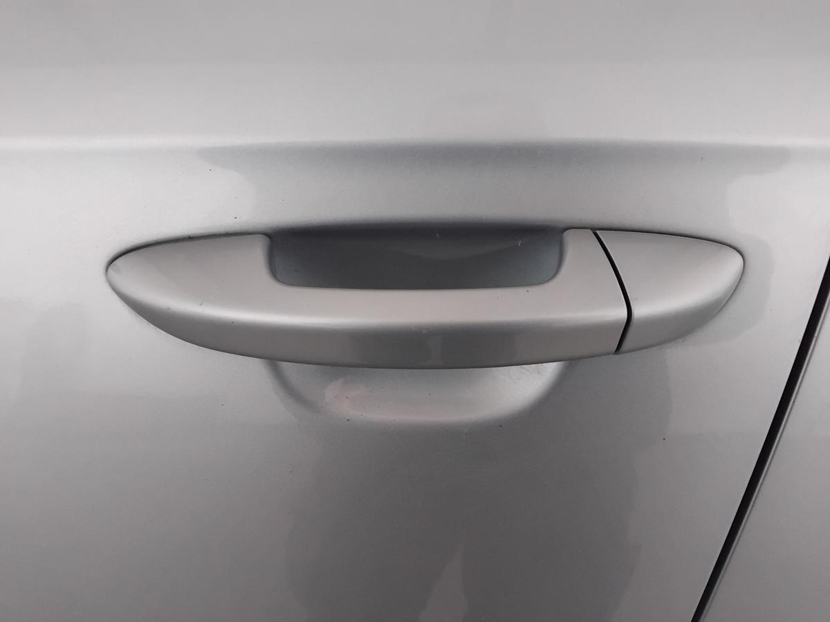 VW Passat 3C T&uuml;r vorn links Fahrert&uuml;r arcticbluesilver LB5M BJ2007