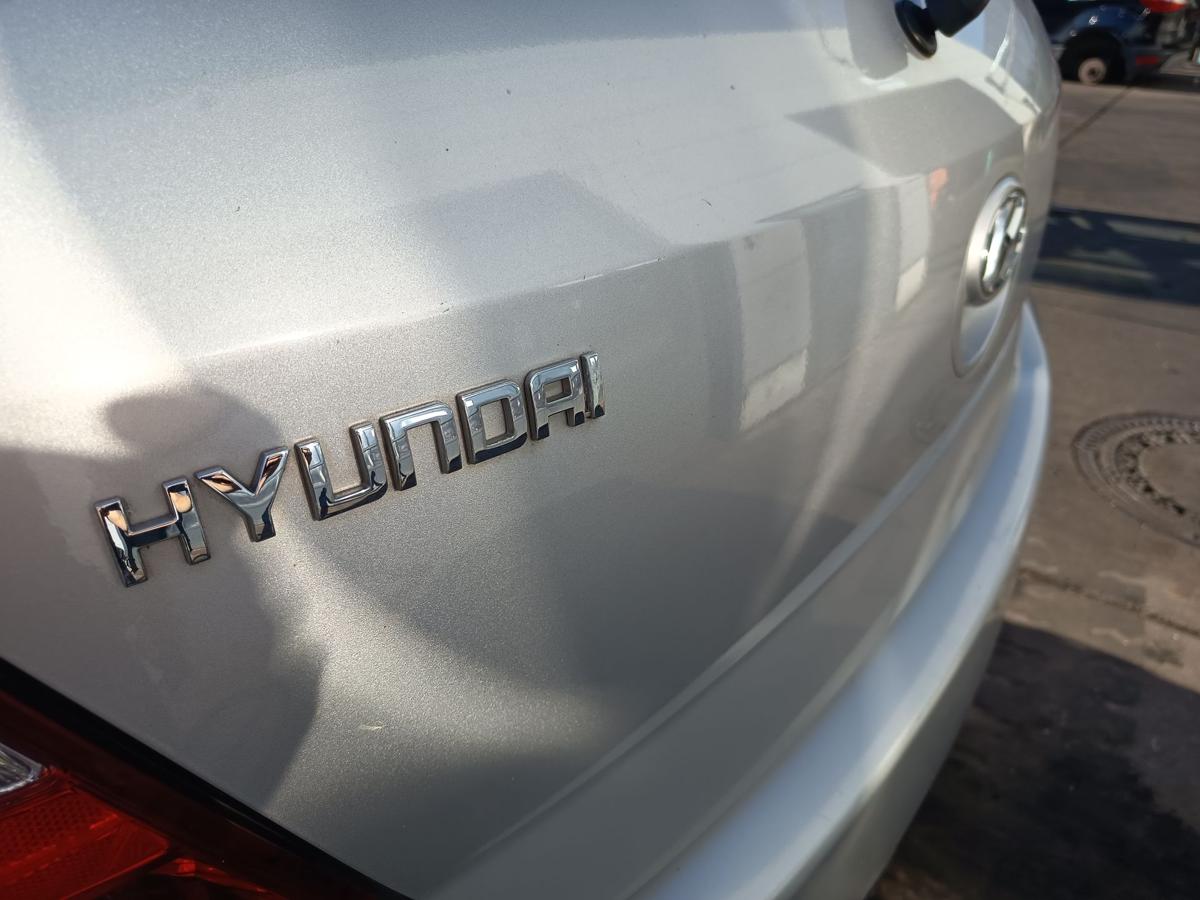 Hyundai i20 original Heckklappe mit Scheibe Deckel hinten FG Sleek silver Bj2011