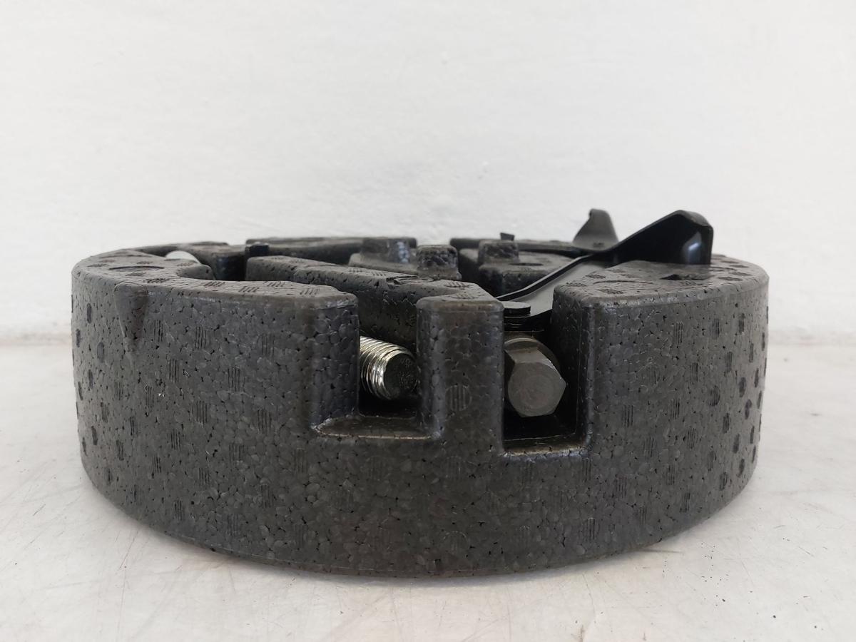 Opel Astra J Caravan Schaumstoffeinleger mit Wagenheber und Abschleppöse Panne