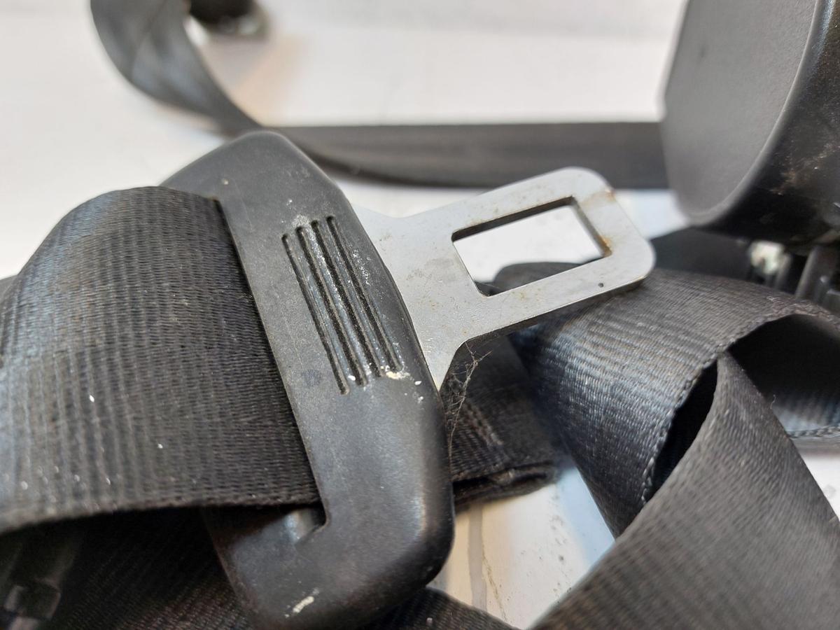 Skoda Yeti 5L Sicherheitsgurt Gurt Anschnallgurt vorn rechts Beifahrerseite OEM