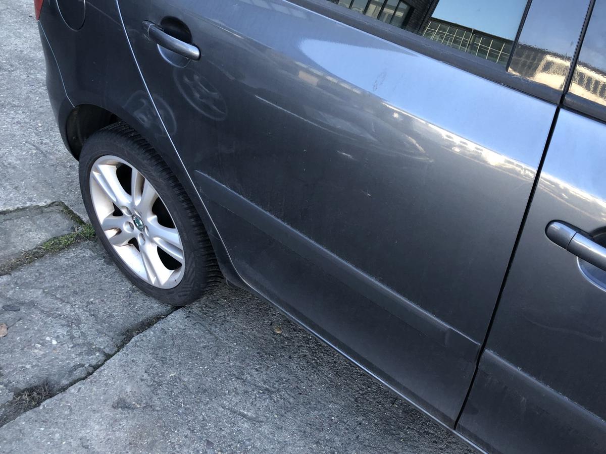 Skoda Fabia 5J T&uuml;r hinten rechts Fondt&uuml;r nur 5 t&uuml;rer LF8J Antracit Grey