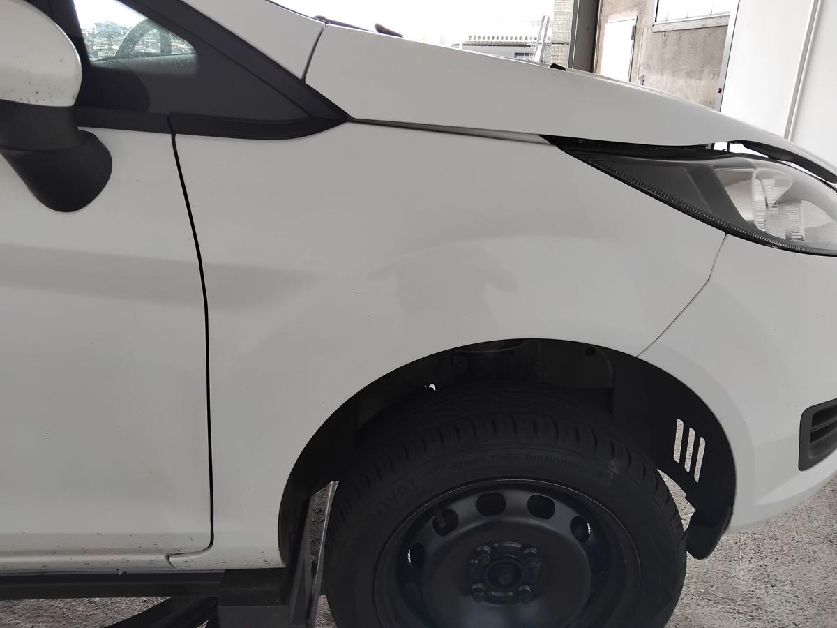 Ford Fiesta JA8 CCN 2013-2017 original Kotfl&uuml;gel vorn rechts frostweiss