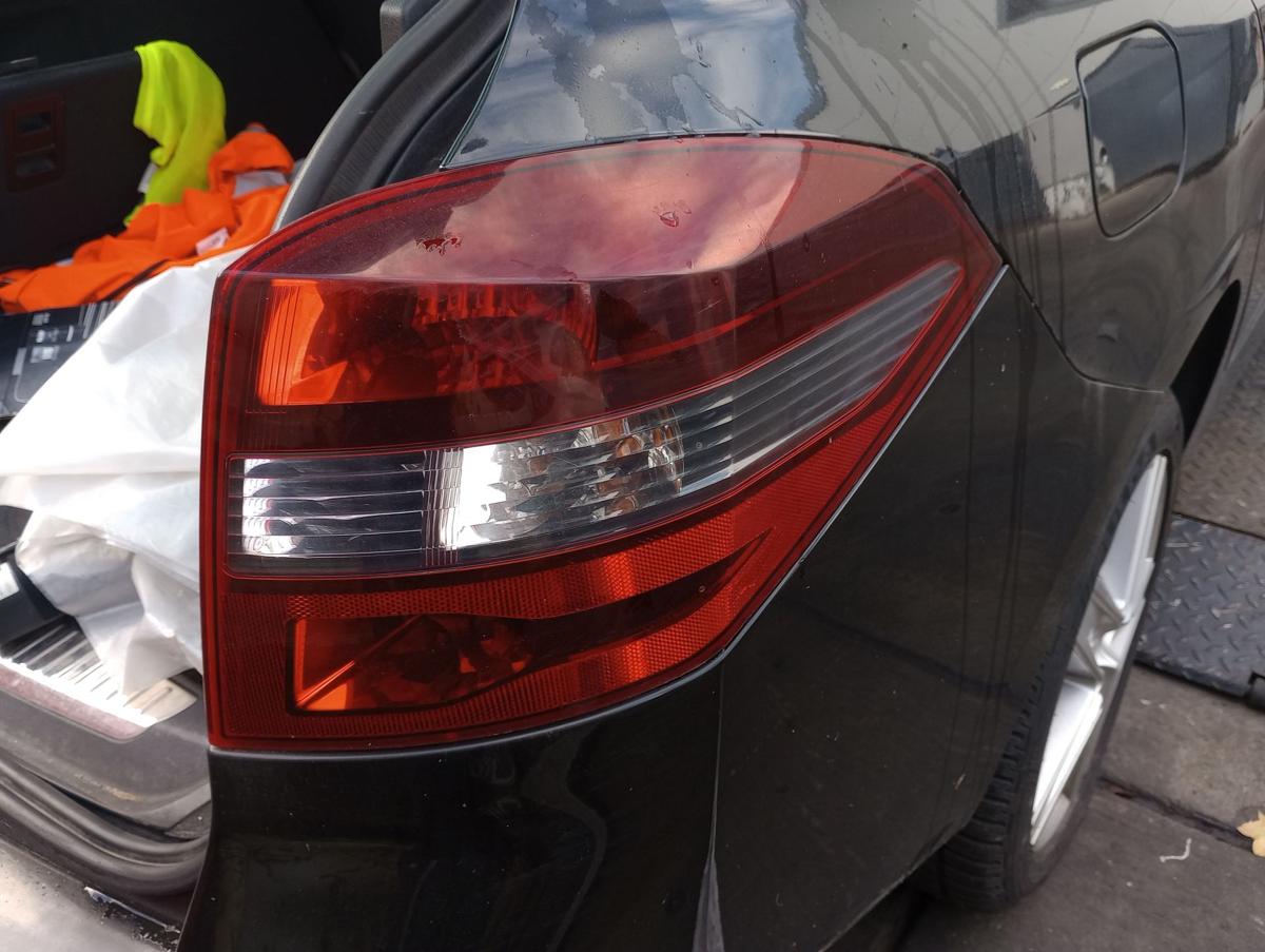 Renault Laguna III Kombi orig Rückleuchte rechts vor Facelift Bj 2010